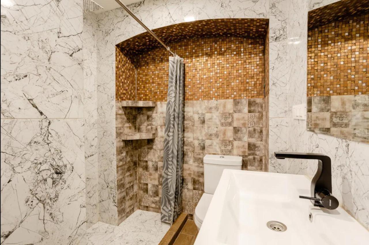 Lovely Dulcet Loft In Center Of Rustaveli ティビリシ エクステリア 写真